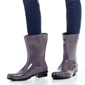 UGG SIENNA RAIN BOOT! ALMOST NEW!!! Boot sock too!